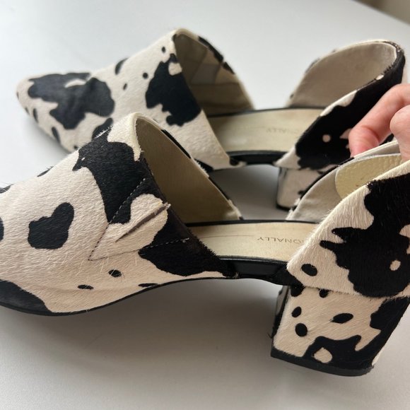 INTENTIONALLY BLANK Black and Cream Flats - Picture 8 of 8